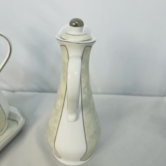 D'Lusso Home Collections White Silver Oil & Vinegar Plate Set Excellent conditio - Picture 3 of 10